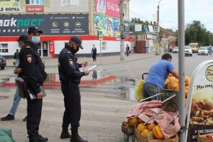 Астраханская полиция провела массовую зачистку на рынке Большие Исады