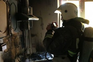 В Трусовском районе Астрахани загорелась квартира, пострадал 65-летний мужчина