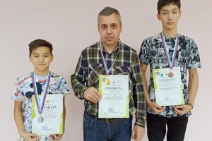 Победители чемпионата Астраханской области по шашкам отдали соперникам всего пол-очка