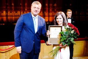 Игорь Бабушкин вручил награды лучшим астраханским учителям и воспитателям
