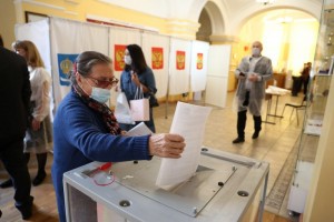 В Астраханской области за ходом выборов  наблюдают более 3000 человек
