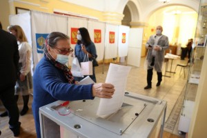 Более 3000 человек наблюдают за ходом голосования в Астраханской области