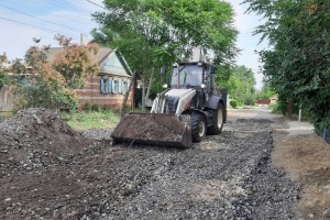 В Астрахани инертными материалами подсыпали больше 20 грунтовых дорог