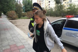 17-летнюю астраханку в больницу проводила полиция