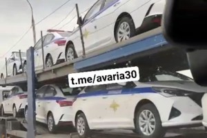 Соцсети: в Астрахань доставили новые полицейские автомобили
