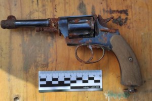 В Астрахани при демонтаже гаража обнаружили револьверы начала XX&#160;века