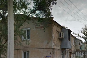 В Астрахани прокуратура в суде добилась сноса аварийного дома