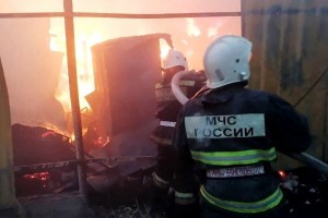 Пожар в Астраханской области охватил 270 квадратных метров