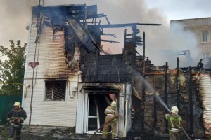 Крупный пожар в Ахтубинске тушили более 3 часов