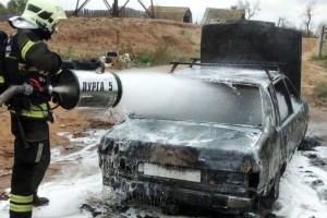На юге Астрахани сгорела автомашина