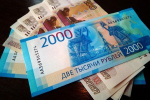 Семьям с детьми могут ежегодно выплачивать 20 тысяч рублей к школе