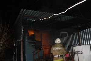 Ночью в Астраханской области сгорели два сарая
