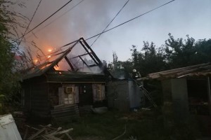 В Ленинском районе Астрахани горели два жилых&#160;дома