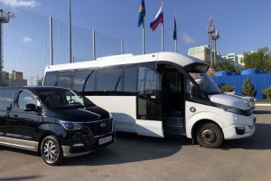«Газпром переработка» подарила детской Академии футбола два автобуса