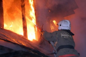Ночью в Астраханской области на площади 100 кв. метров сгорел жилой дом