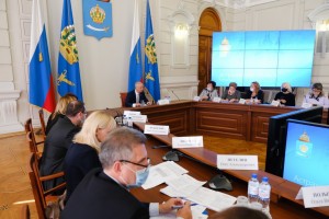 В Астрахани обсудили трудовые отношения и зарплаты