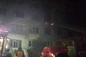 В Астрахани ночью загорелось общежитие на улице Тренева