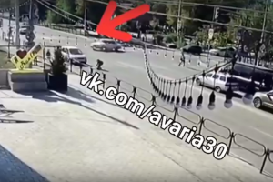 На улице Адмирала Нахимова в&#160;Астрахани сбили подростков на пешеходном переходе