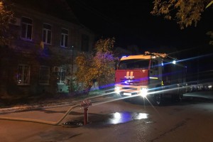 Ночью в Астрахани при пожаре в квартире скончался мужчина