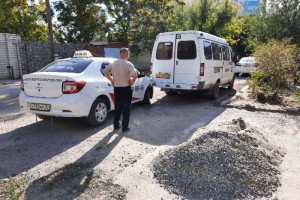 В Астрахани таксист протаранил 5 машин