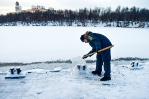 МЧС России предупреждает об опасности выхода на тонкий лед водоемов страны