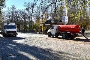 Коммунальщики ликвидировали последствия утренней аварии в&#160;центре Астрахани
