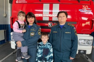 МЧС России поздравляет своих сотрудниц с Днем матери