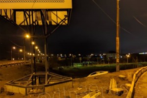 В Астрахани иномарка вылетела с Нового моста