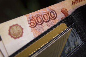 Бывшего астраханского участкового обвиняют в вымогательстве 100 тысяч рублей