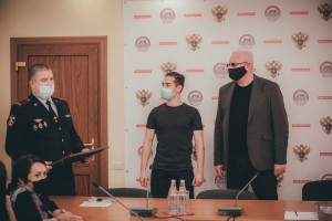 Астраханского студента наградили за сообщение о&#160;вооруженном человеке