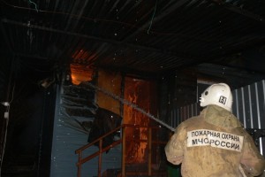 В Астраханской области сгорели «газель», жилой дом и заброшенное здание