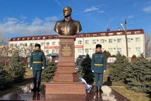 В Республике Калмыкия открыт памятник Евгению Зиничеву