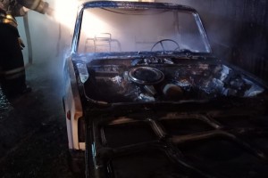 В Астрахани неизвестные подожгли автомобиль