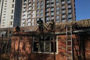 В Астрахани подожгли жилой дом возле ЖК &#171;Наследие&#187;