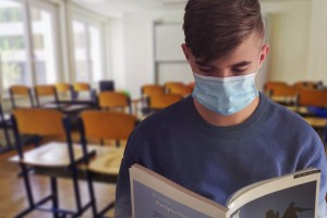 Астраханских студентов освободили от обязательной вакцинации