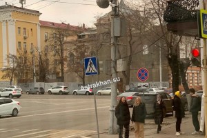 В Астрахани запретили парковаться ещё на одном участке улицы Ленина