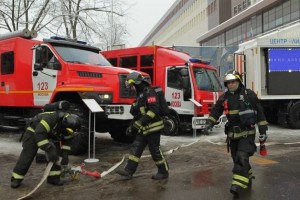Спасатели МЧС России для студентов университета МФЮА  провели учебную тренировку