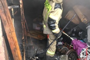 Вчера в&#160;Астрахани горели гараж, машина и&#160;жилой дом