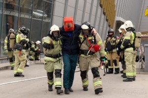 Спасатели Чечни провели пожарно-тактические учения в торговом центре Грозного (видео)