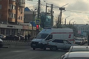 В Астрахани машина скорой помощи столкнулась с &#171;девяткой&#187;