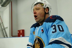 Астраханского губернатора удалили с&#160;поля в&#160;хоккейном матче