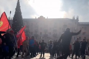 В Астрахани новогодняя пробежка стартовала на площади Ленина