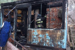 В Астрахани из-за неосторожности сгорела квартира: есть пострадавший