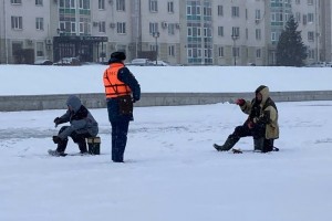 Инспекторы ГИМС МЧС России контролируют безопасность ледовых переправ и места выхода на лед
