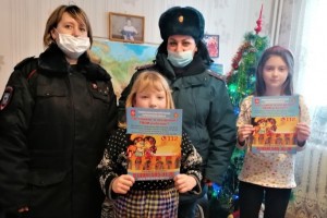 Сотрудники МЧС России проводят разъяснительную работу в многодетных семьях Подмосковья