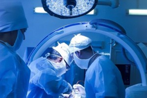 Астраханские нейрохирурги провели сложную операцию на позвоночнике и&#160;удалили опухоль