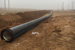 В Трусовском районе меняют изношенные трубы холодного водоснабжения