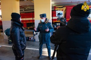 МЧС России пригласили журналистов почувствовать себя пожарными и спасателями в честь Дня российской печати (видео)