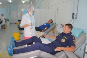 Астраханские спасатели стали добровольными донорами