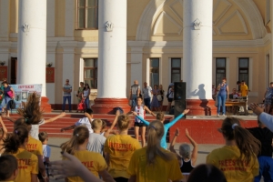 В Астраханской области победительница Всемирных игр полицейских и пожарных провела «Зарядку со стражем порядка»